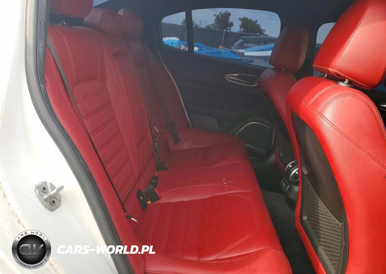 2022 Alfa Romeo Giulia VIN:ZARFANAN4N7660481 - 10