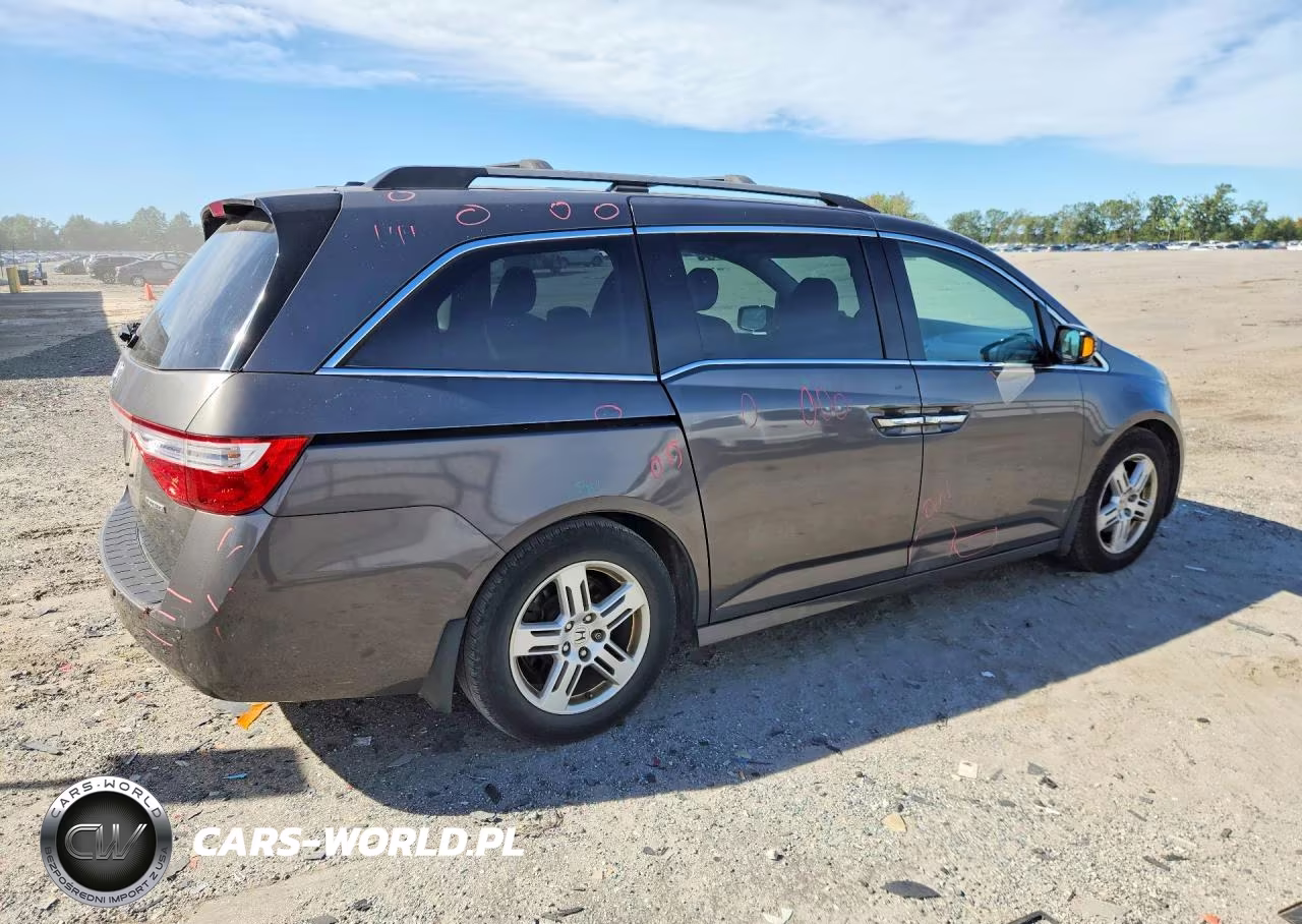 2013 Honda Odyssey Touring VIN:5FNRL5H94DB011539 - 3