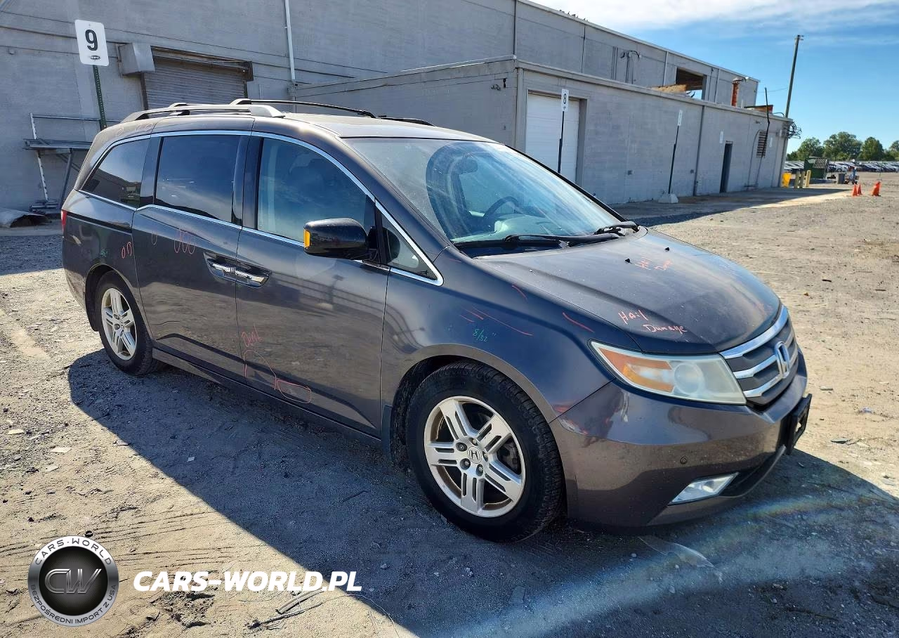 2013 Honda Odyssey Touring VIN:5FNRL5H94DB011539 - 4
