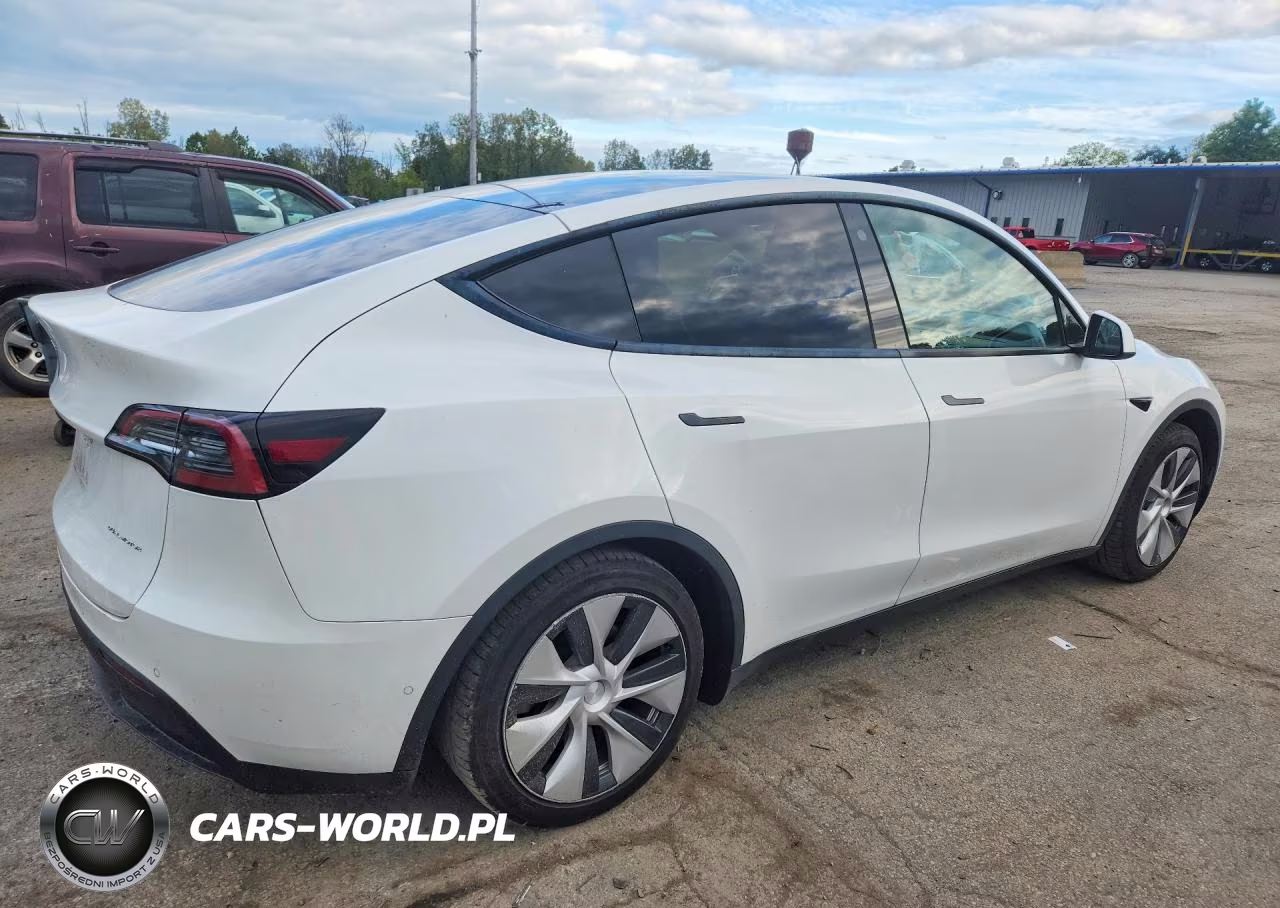 2021 Tesla Model Y VIN:5YJYGDEE8MF180717 - 3