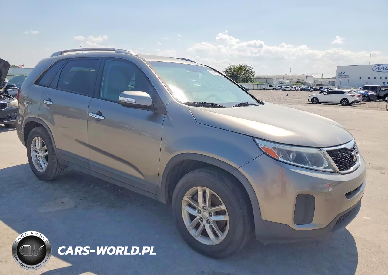 2014 Kia Sorento Lx VIN:5XYKT4A74EG520352 - 4