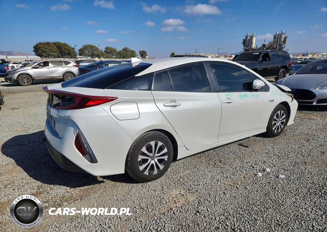 2021 Toyota Prius Prime Le VIN:JTDKAMFP1M3181826 - 3