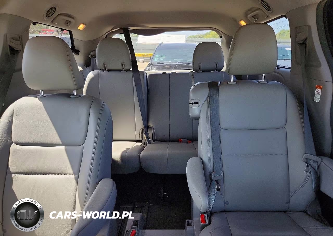 2018 Ford Focus VIN:1FADP3L92JL229780 - 10