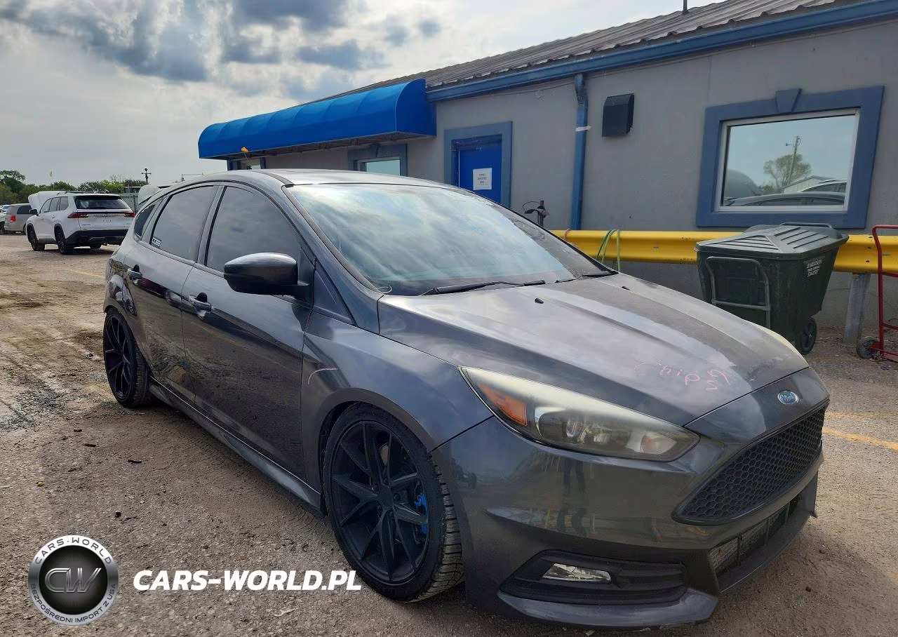 2018 Ford Focus VIN:1FADP3L92JL229780 - 4