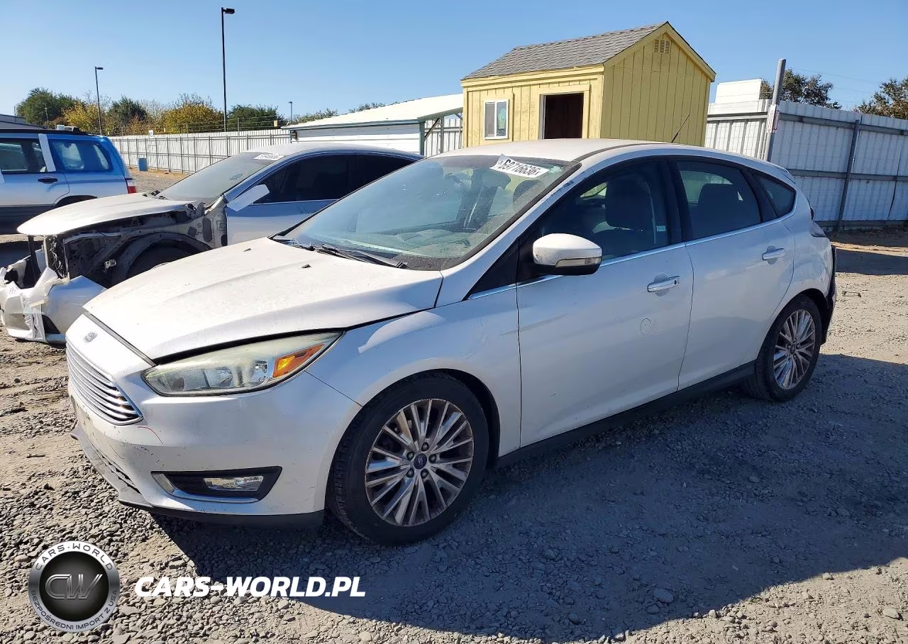 2015 Ford Focus Titanium VIN:1FADP3N21FL241667 - 1
