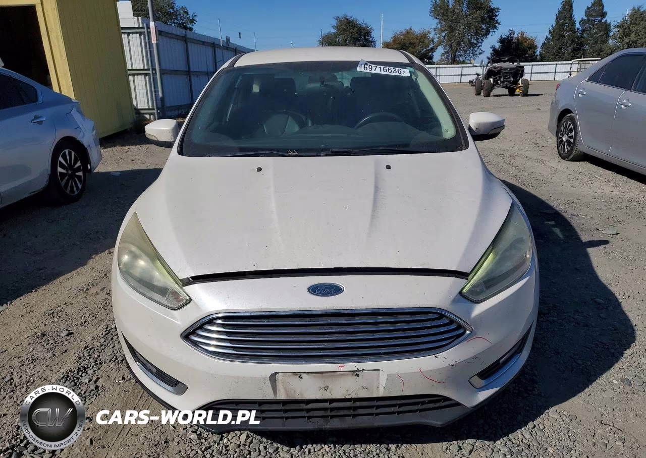 2015 Ford Focus Titanium VIN:1FADP3N21FL241667 - 5