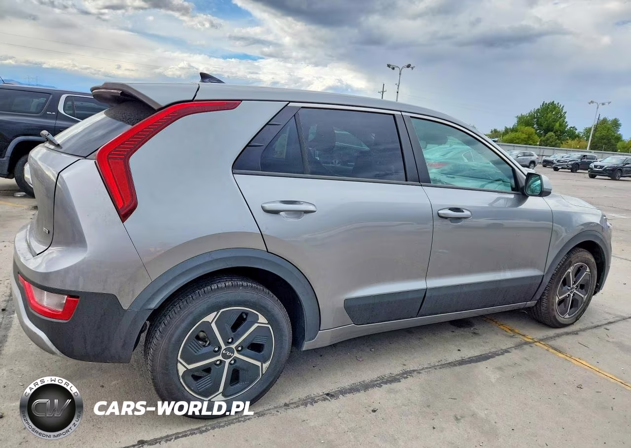 2023 Kia Niro Lx VIN:KNDCP3LE1P5061209 - 3