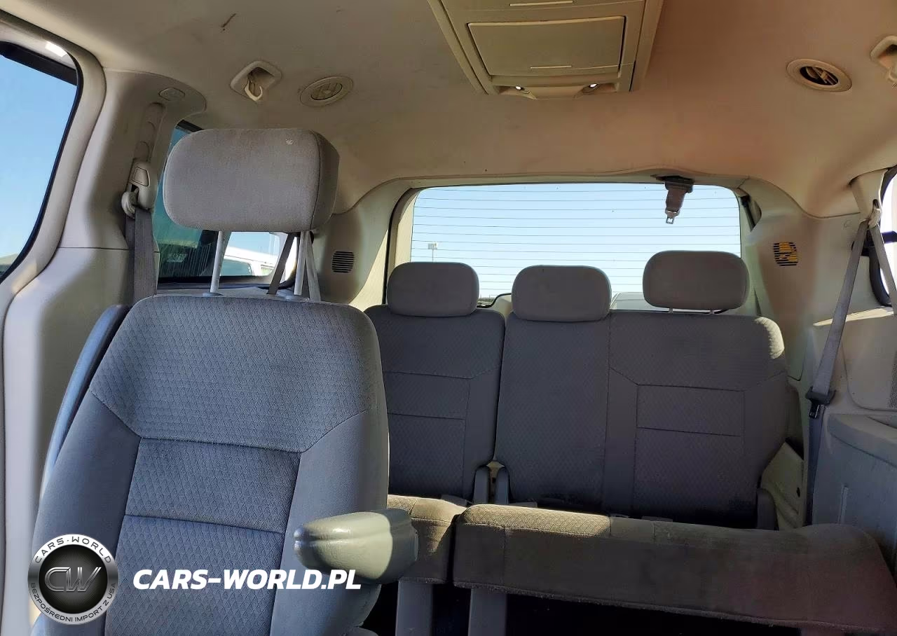 2010 Chrysler Town & Country Touring VIN:2A4RR5D19AR108972 - 10