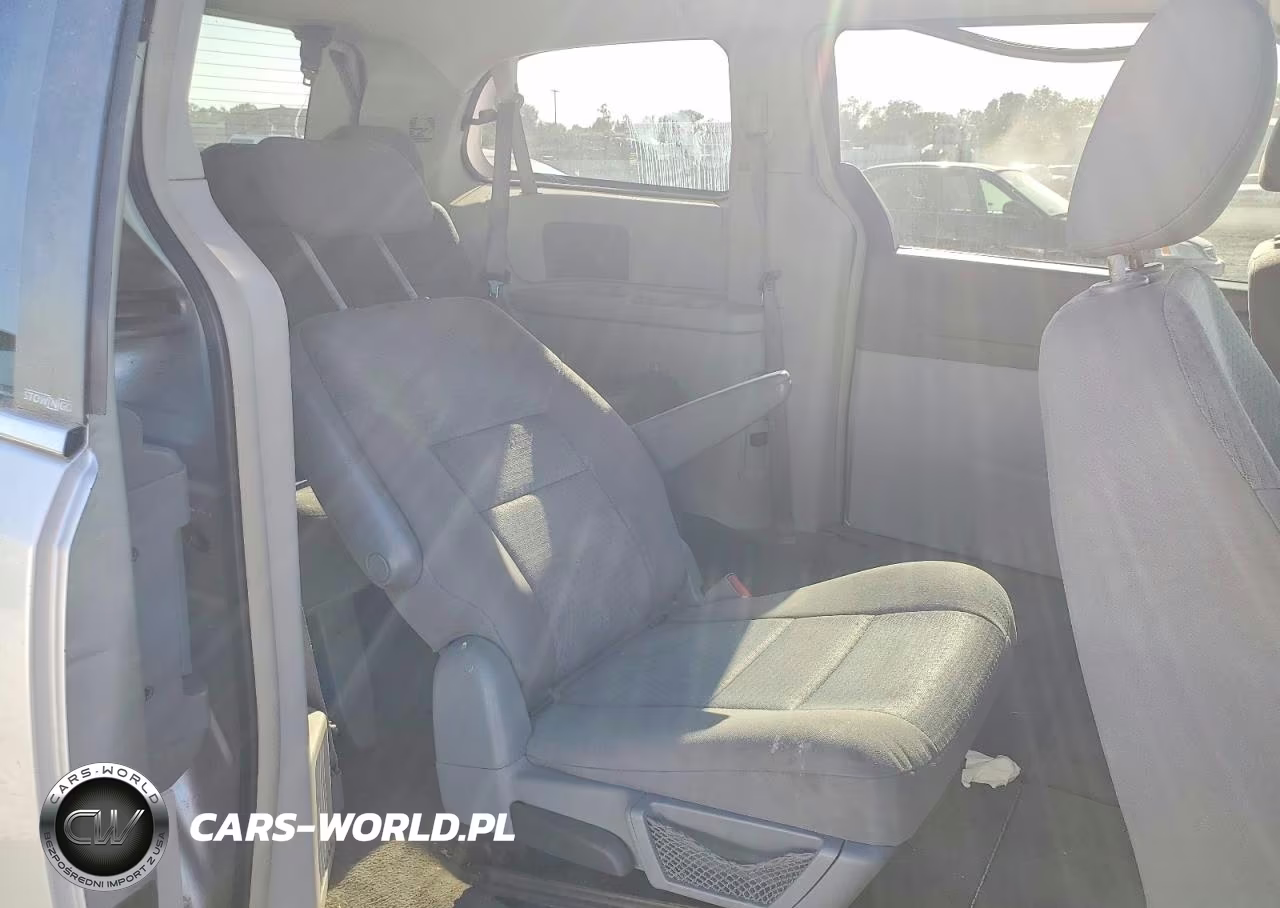 2010 Chrysler Town & Country Touring VIN:2A4RR5D19AR108972 - 11