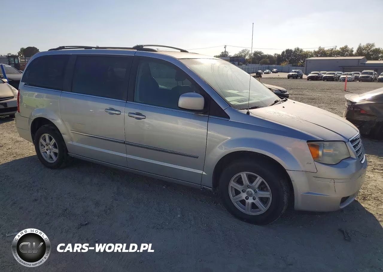 2010 Chrysler Town & Country Touring VIN:2A4RR5D19AR108972 - 4