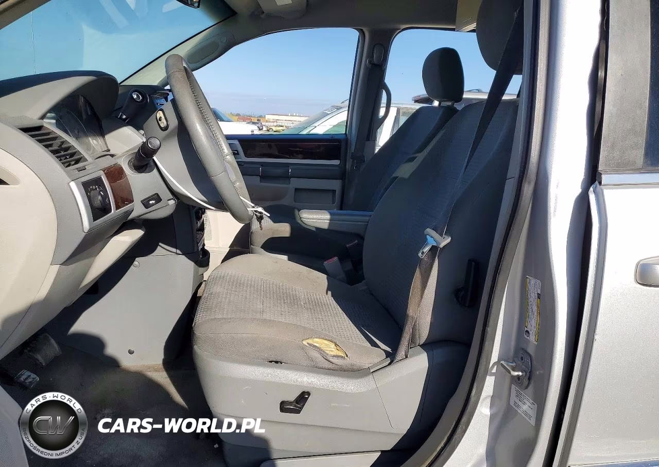 2010 Chrysler Town & Country Touring VIN:2A4RR5D19AR108972 - 7
