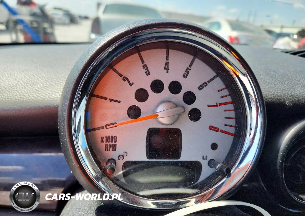 2009 Mini Cooper VIN:WMWMF33599TZ21327 - 9