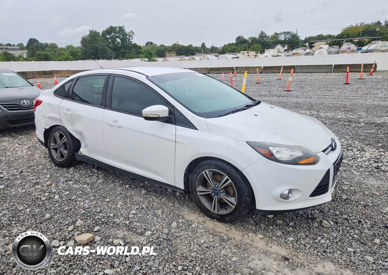 2014 Ford Focus Se VIN:1FADP3F28EL142759 - 4
