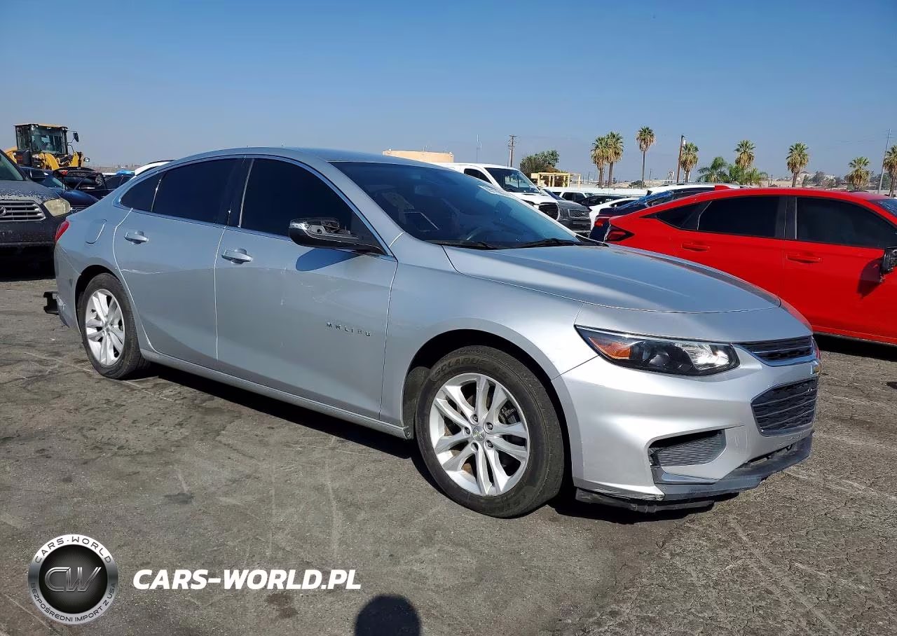 2018 Chevrolet Malibu Lt VIN:1G1ZD5ST8JF275042 - 4