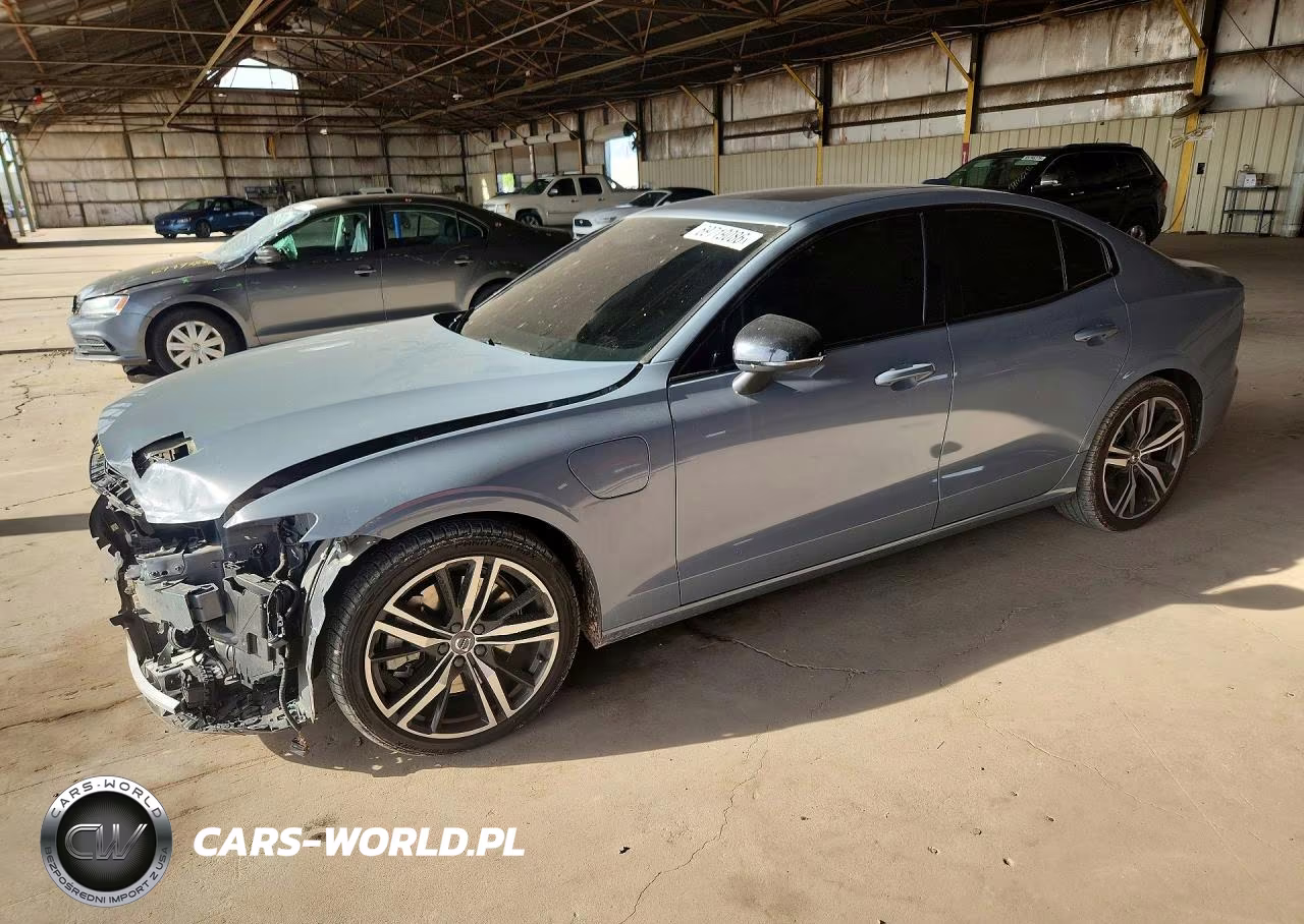 2022 Volvo S60 T8 Recharge R-Design Expressio