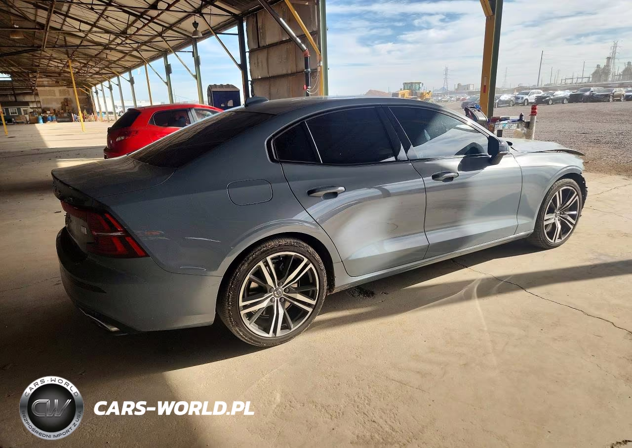2022 Volvo S60 T8 Recharge R-Design Expressio VIN:7JRH60FZ3NG193168 - 3