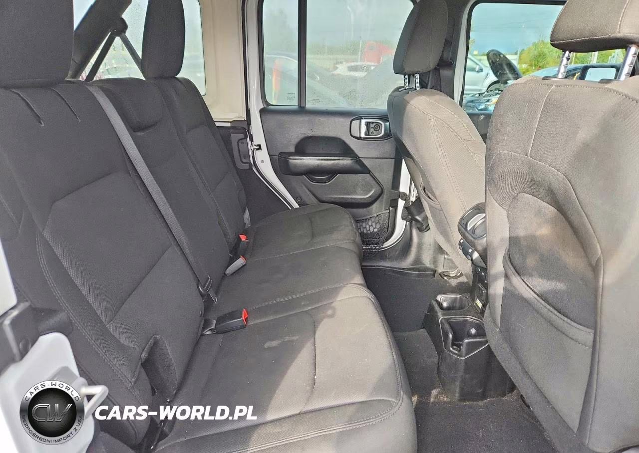 2018 Jeep Wrangler Unlimited Sahara VIN:1C4HJXEG4JW213918 - 10