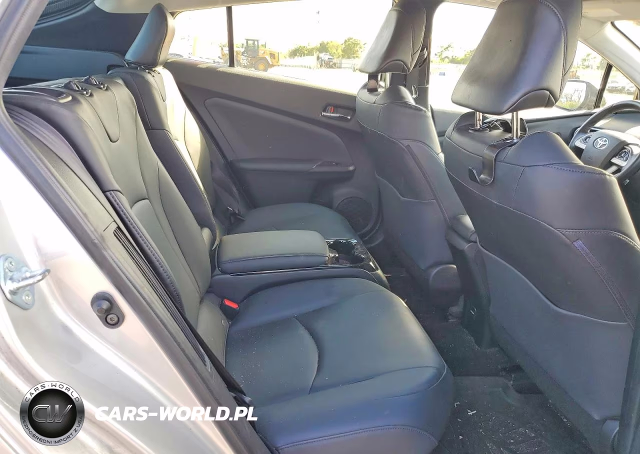 2018 Toyota Prius Prime Advanced VIN:JTDKARFP1J3102728 - 10