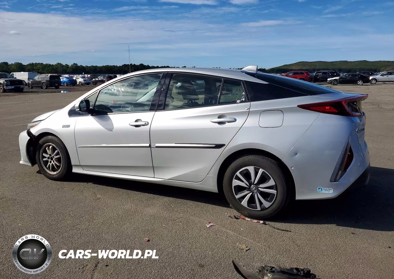 2018 Toyota Prius Prime Advanced VIN:JTDKARFP1J3102728 - 2