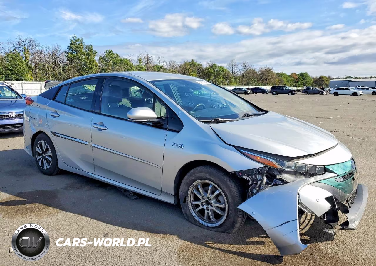 2018 Toyota Prius Prime Advanced VIN:JTDKARFP1J3102728 - 4