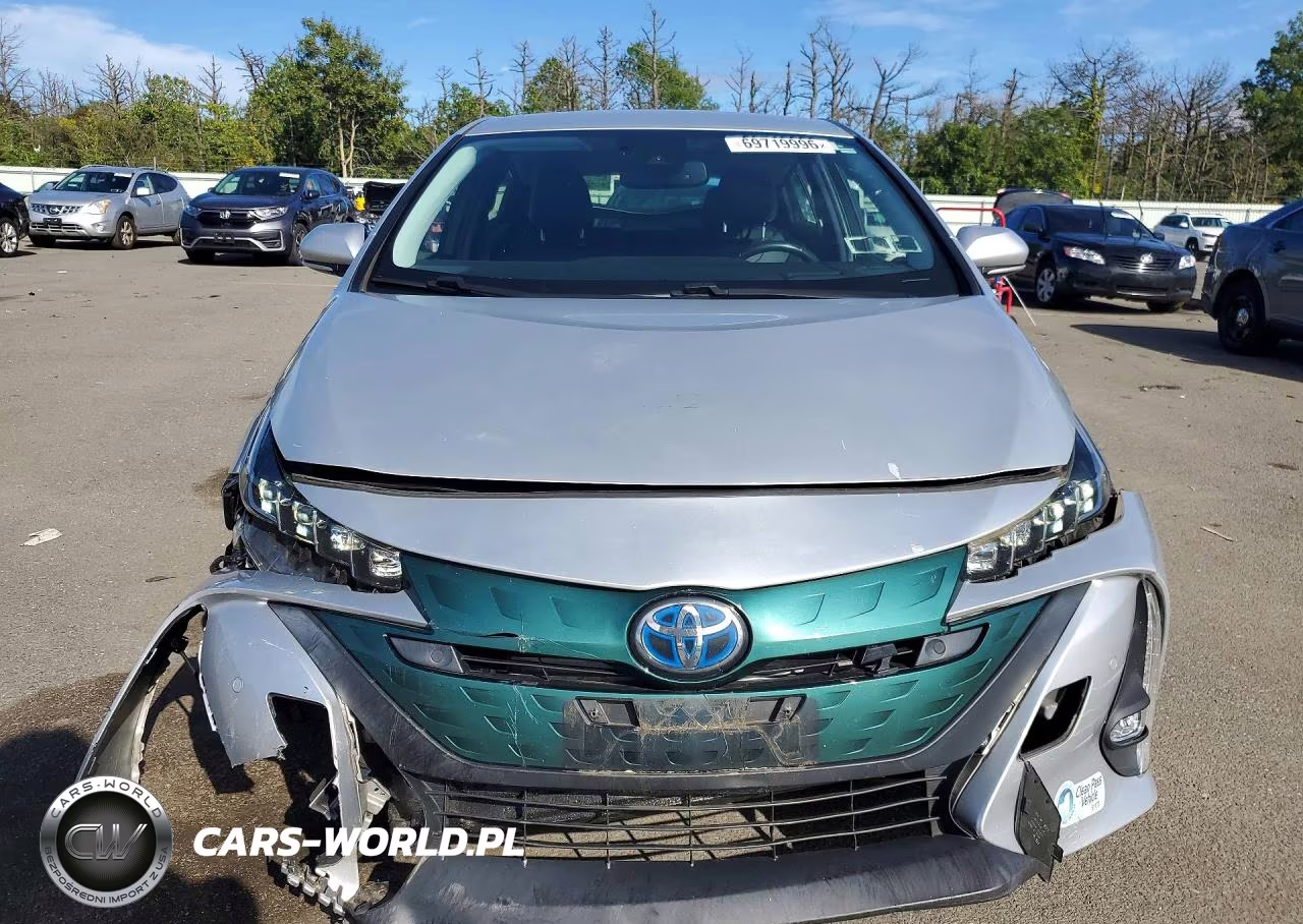 2018 Toyota Prius Prime Advanced VIN:JTDKARFP1J3102728 - 5