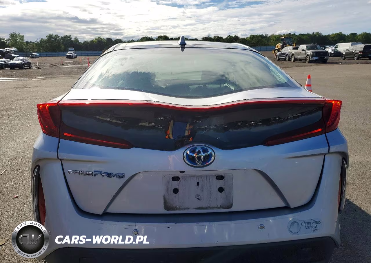 2018 Toyota Prius Prime Advanced VIN:JTDKARFP1J3102728 - 6