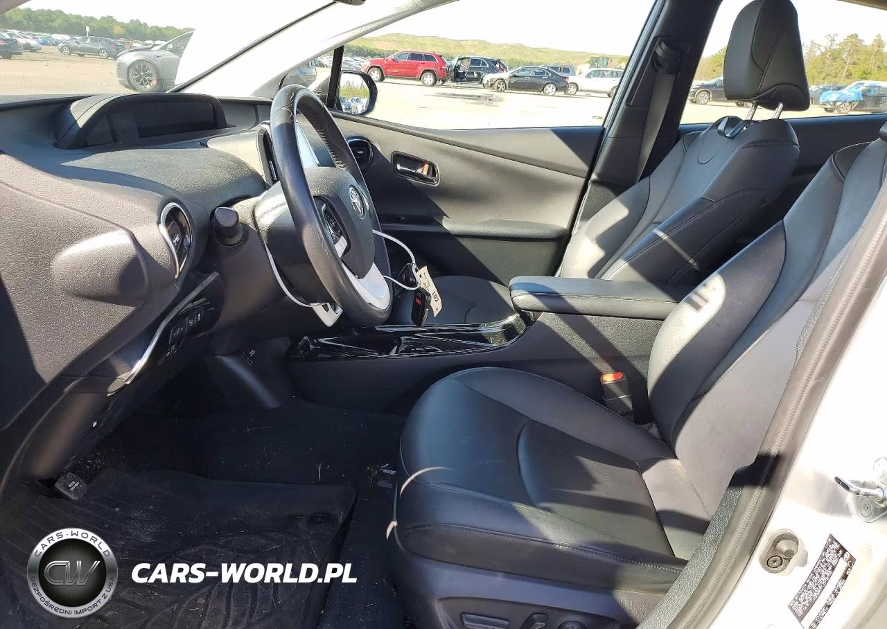 2018 Toyota Prius Prime Advanced VIN:JTDKARFP1J3102728 - 7