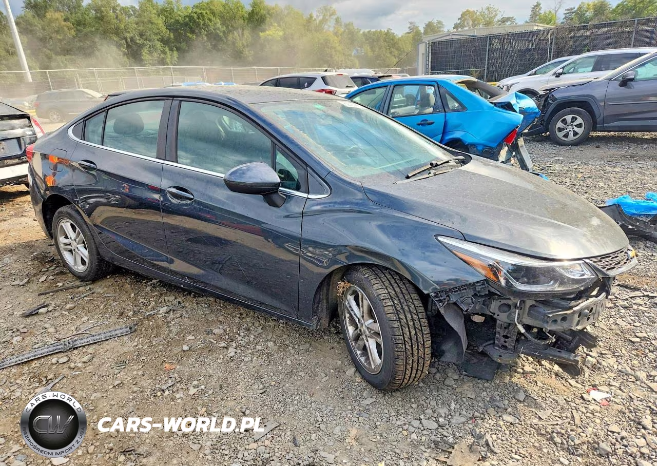 2017 Chevrolet Cruze Lt VIN:1G1BE5SM7H7136144 - 4