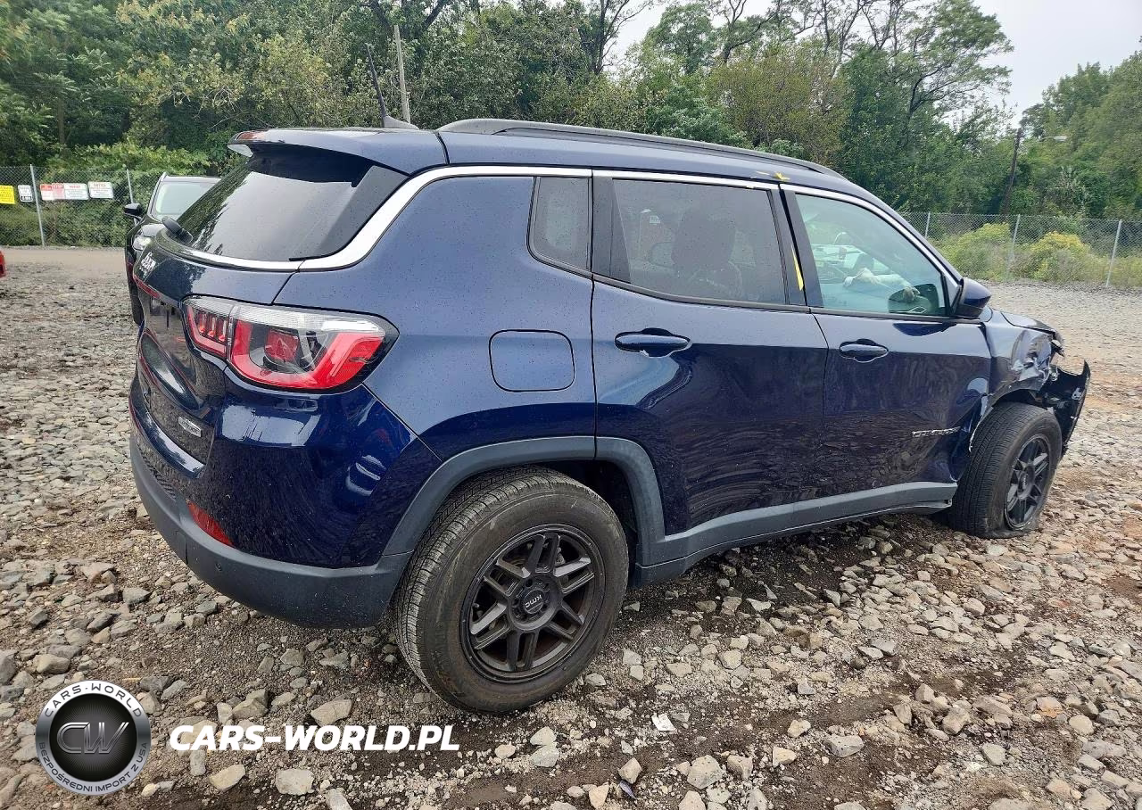 2018 Jeep Compass Latitude VIN:3C4NJDBB9JT138603 - 3
