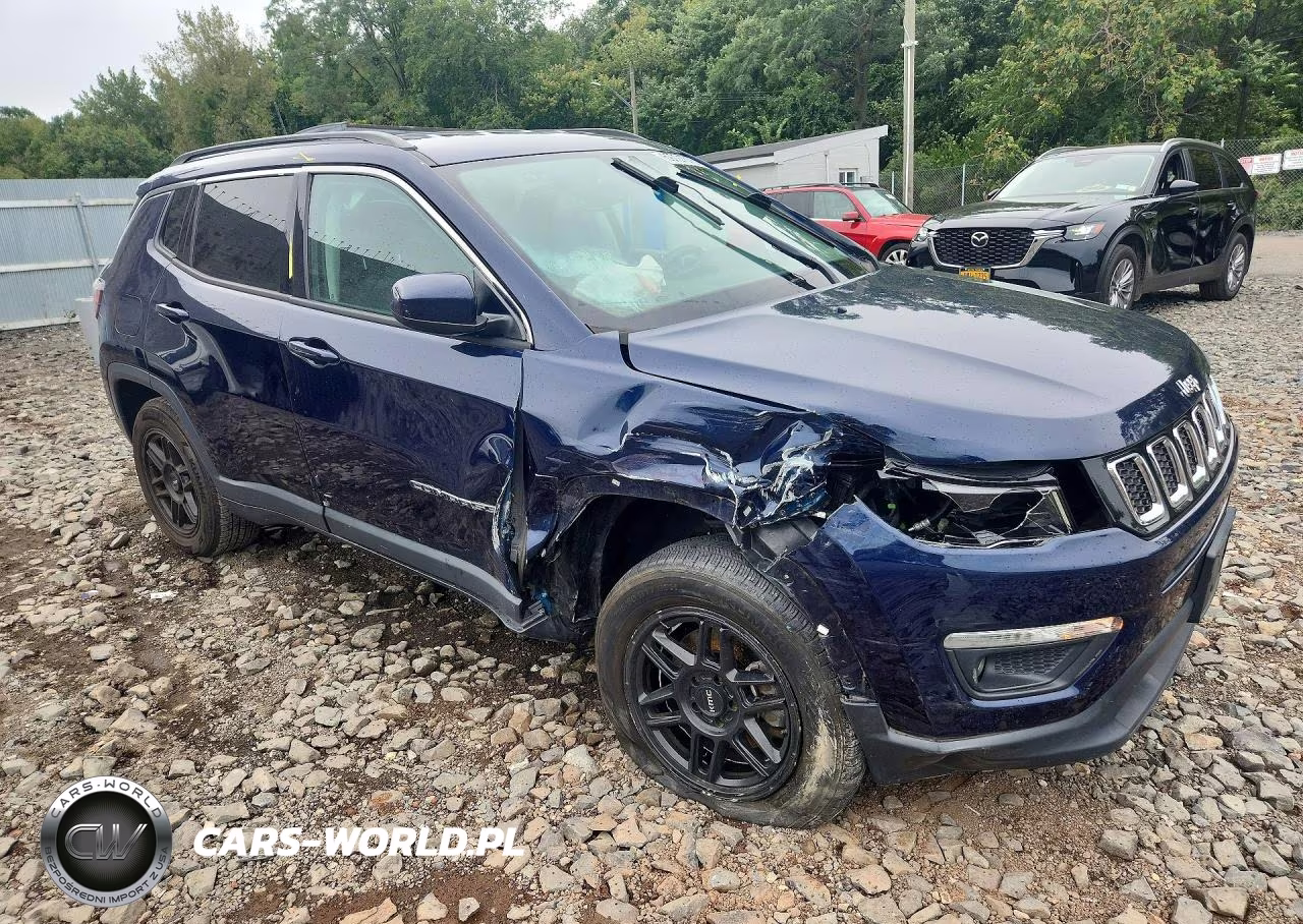 2018 Jeep Compass Latitude VIN:3C4NJDBB9JT138603 - 4