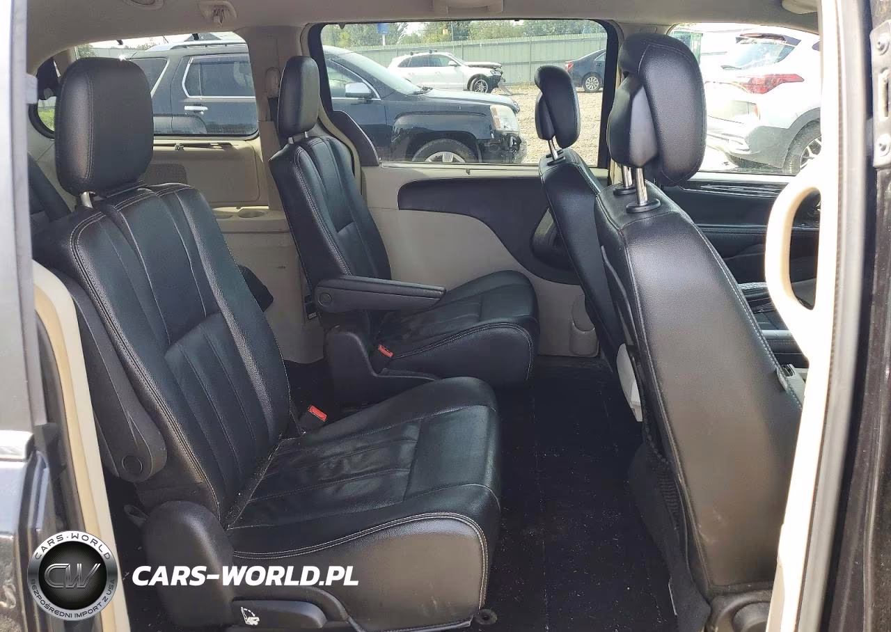 2015 Chrysler Town & Country Touring VIN:2C4RC1BG8FR710941 - 11