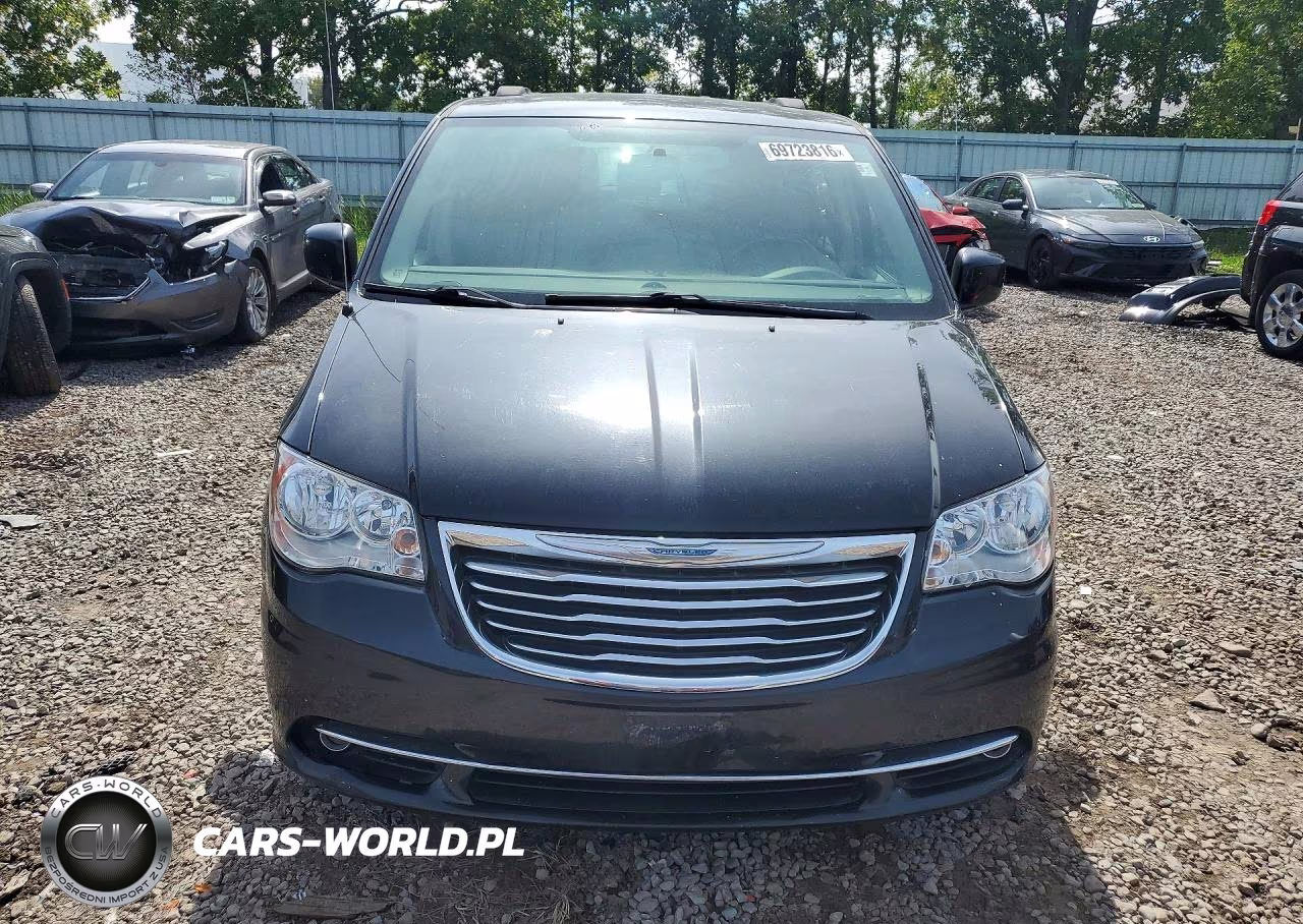 2015 Chrysler Town & Country Touring VIN:2C4RC1BG8FR710941 - 5