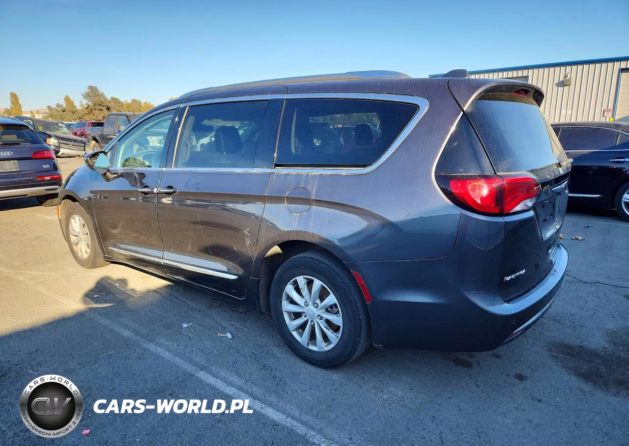 2019 Chrysler Pacifica Touring L VIN:2C4RC1BG9KR650971 - 2