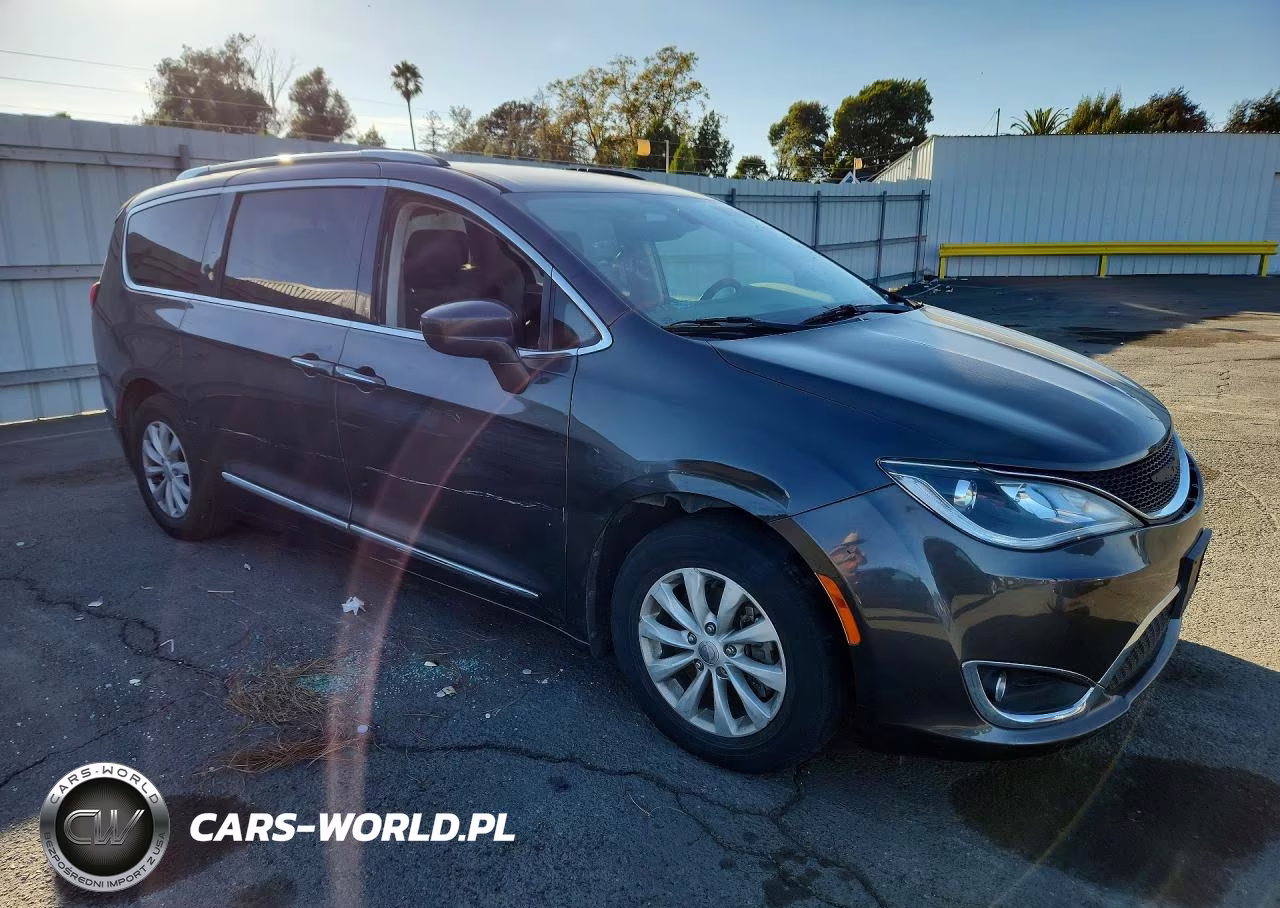 2019 Chrysler Pacifica Touring L VIN:2C4RC1BG9KR650971 - 4