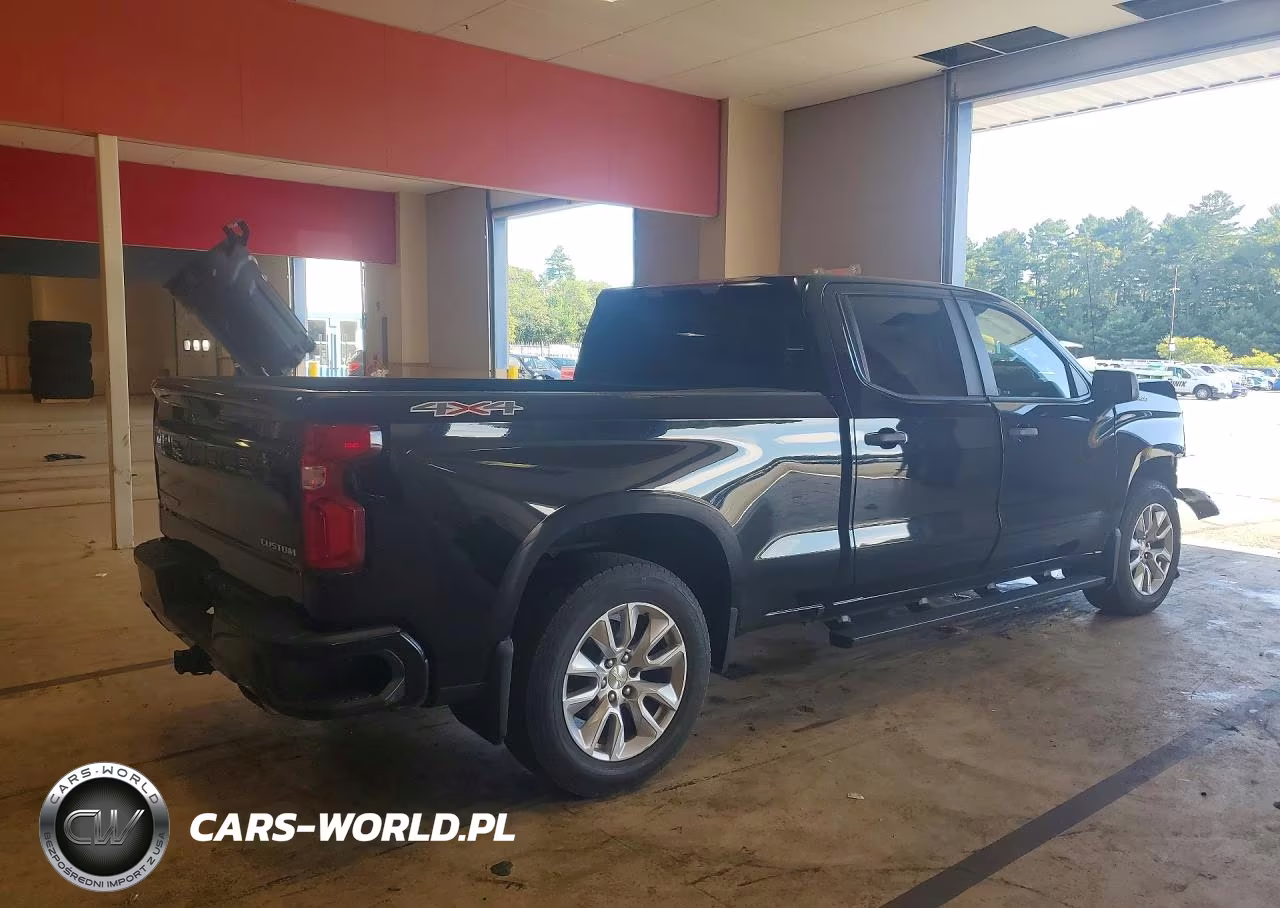2021 Chevrolet Silverado K1500 Custom VIN:3GCUYBEFXMG146104 - 3