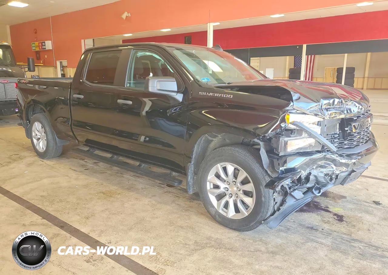 2021 Chevrolet Silverado K1500 Custom VIN:3GCUYBEFXMG146104 - 4