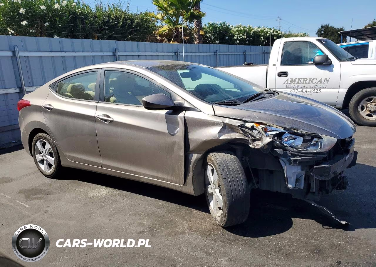 2013 Hyundai Elantra Gls VIN:5NPDH4AE7DH399199 - 4