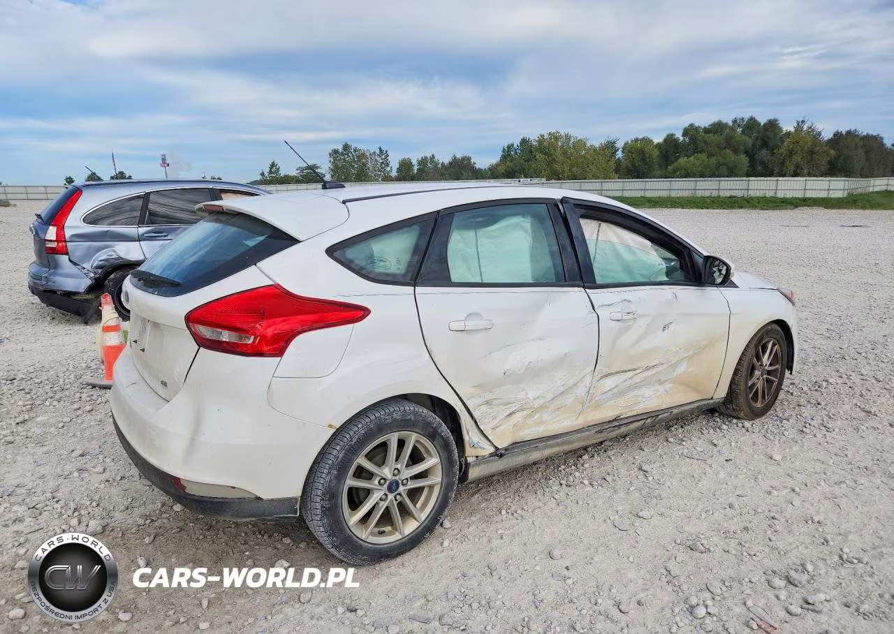 2018 Ford Focus Se VIN:1FADP3K25JL258713 - 3