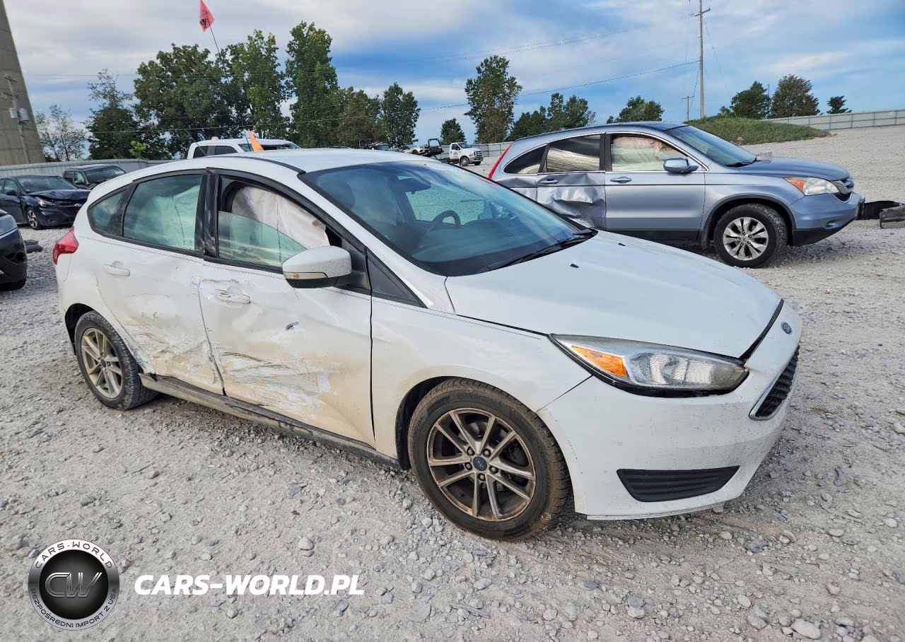 2018 Ford Focus Se VIN:1FADP3K25JL258713 - 4