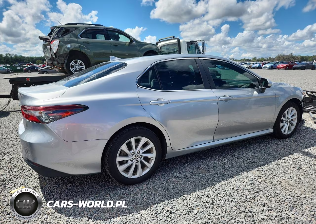 2021 Toyota Camry Le VIN:4T1C11AK7MU587078 - 3