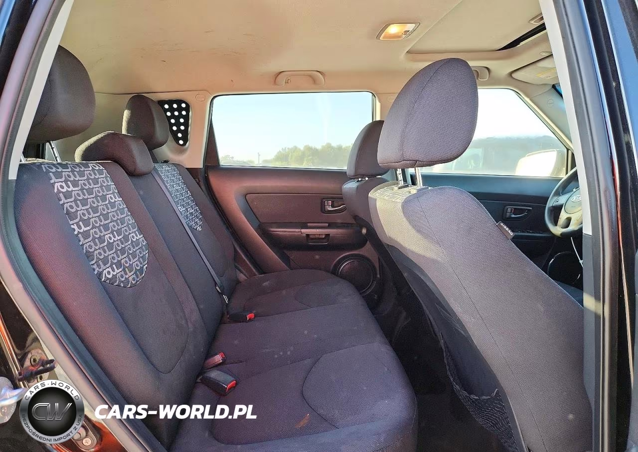 2011 Kia Soul + VIN:KNDJT2A28B7219421 - 10