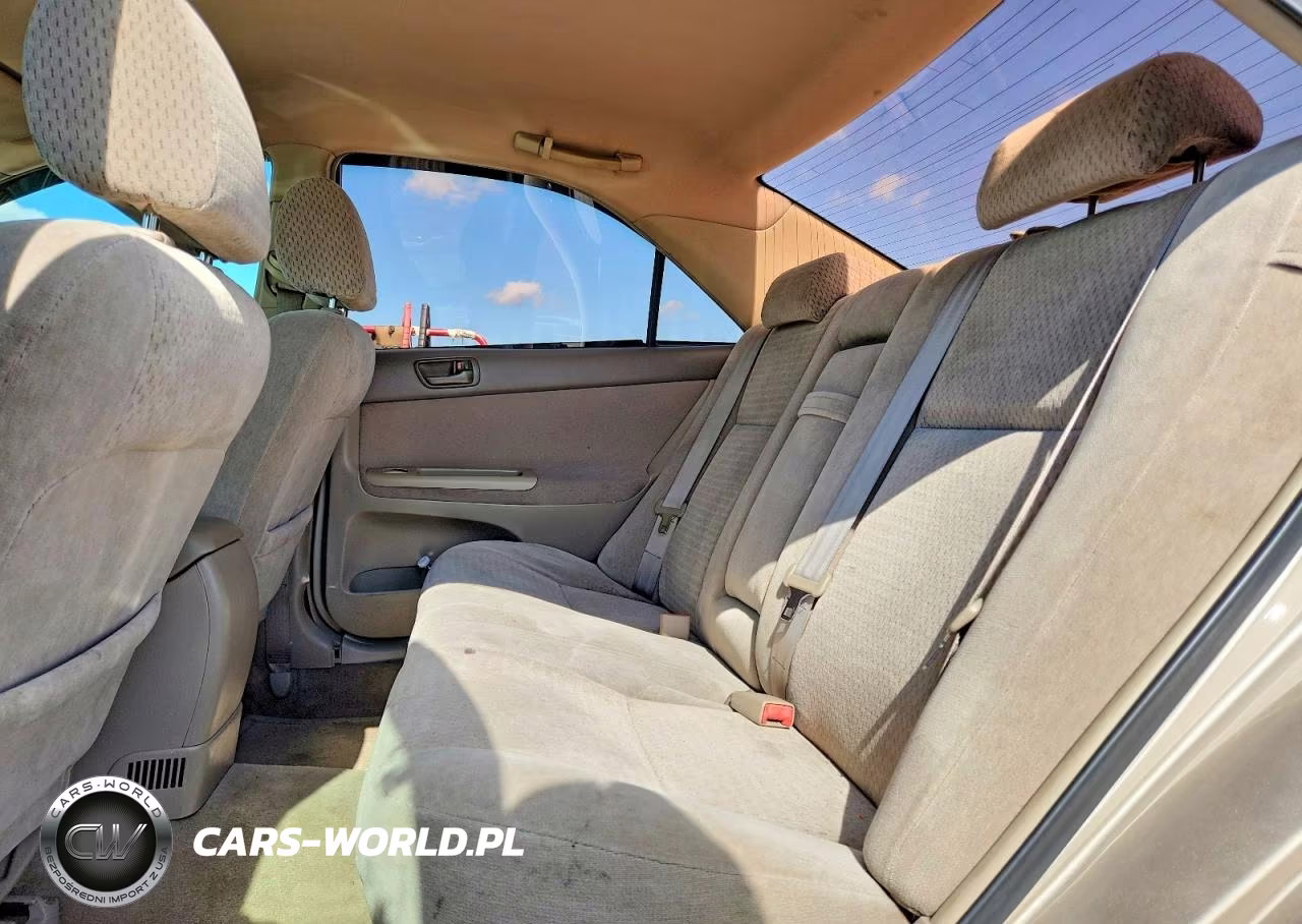 2003 Toyota Camry Le VIN:4T1BE32K03U219057 - 10
