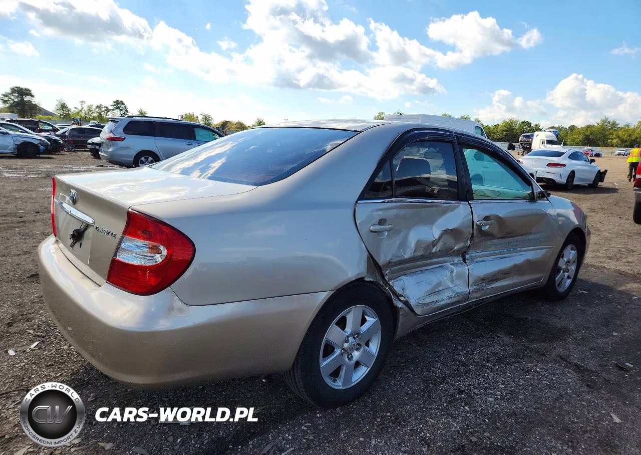 2003 Toyota Camry Le VIN:4T1BE32K03U219057 - 3