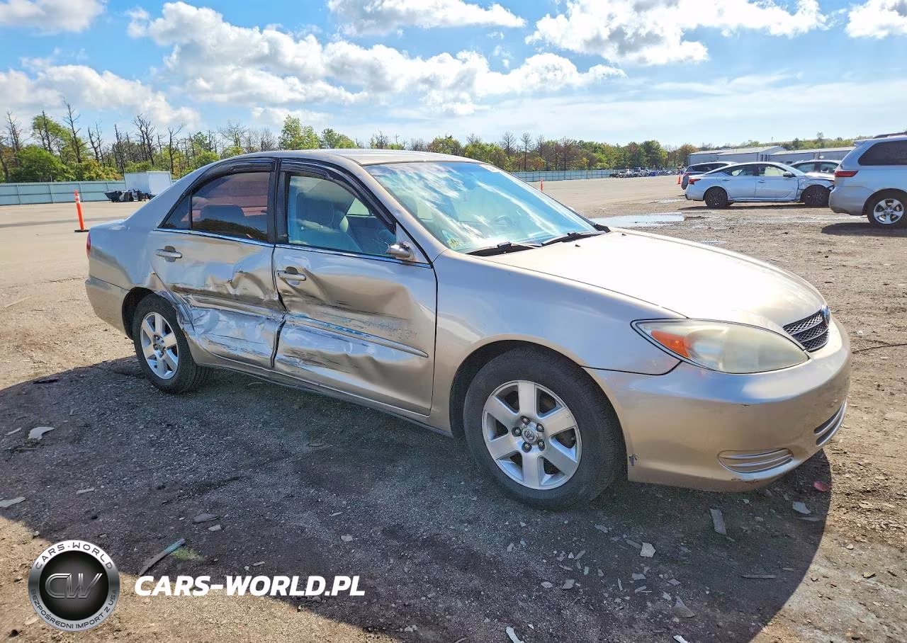 2003 Toyota Camry Le VIN:4T1BE32K03U219057 - 4