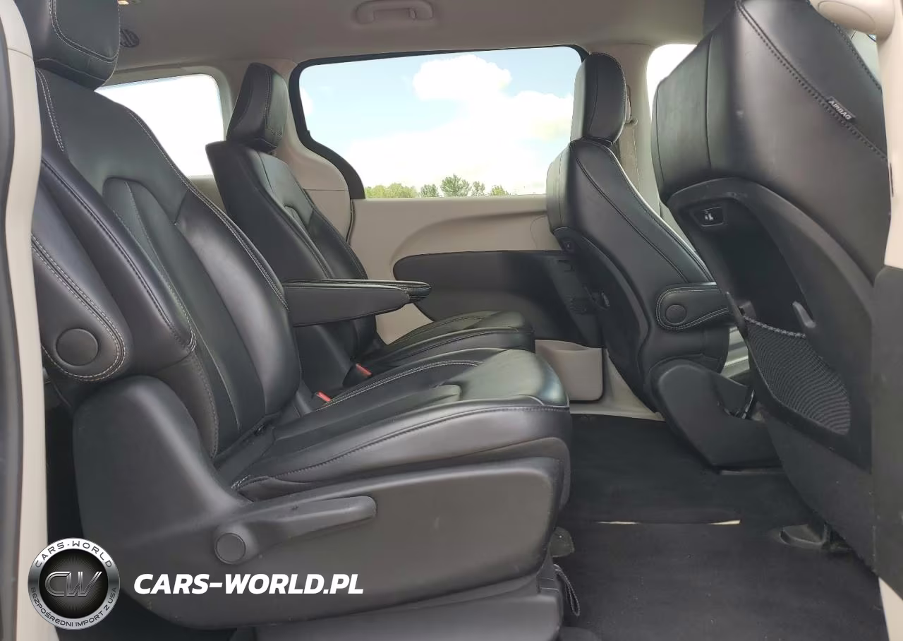 2023 Chrysler Pacifica Hybrid Touring L VIN:2C4RC1L73PR626221 - 11
