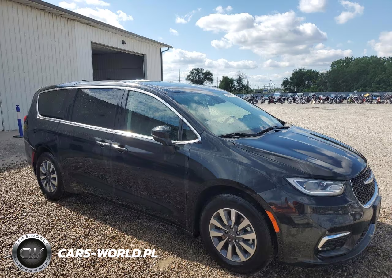 2023 Chrysler Pacifica Hybrid Touring L VIN:2C4RC1L73PR626221 - 4