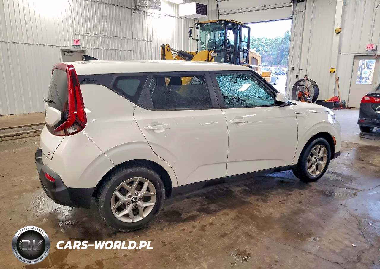 2021 Kia Soul S VIN:KNDJ23AU2M7129842 - 3