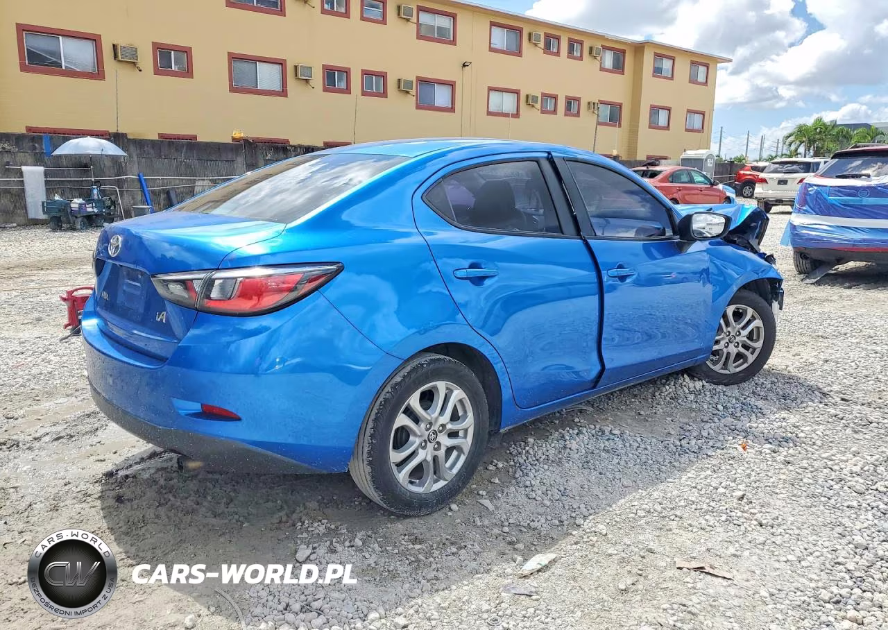 2018 Toyota Yaris Ia Base VIN:3MYDLBYV0JY333716 - 3