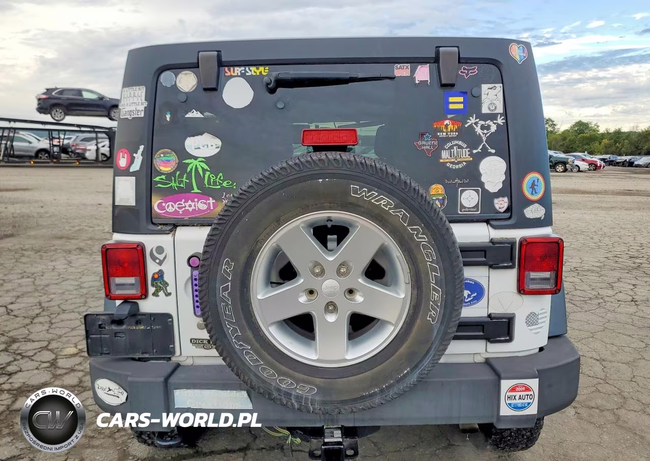 2015 Jeep Wrangler Unlimited Sport VIN:1C4HJWDG8FL528662 - 6