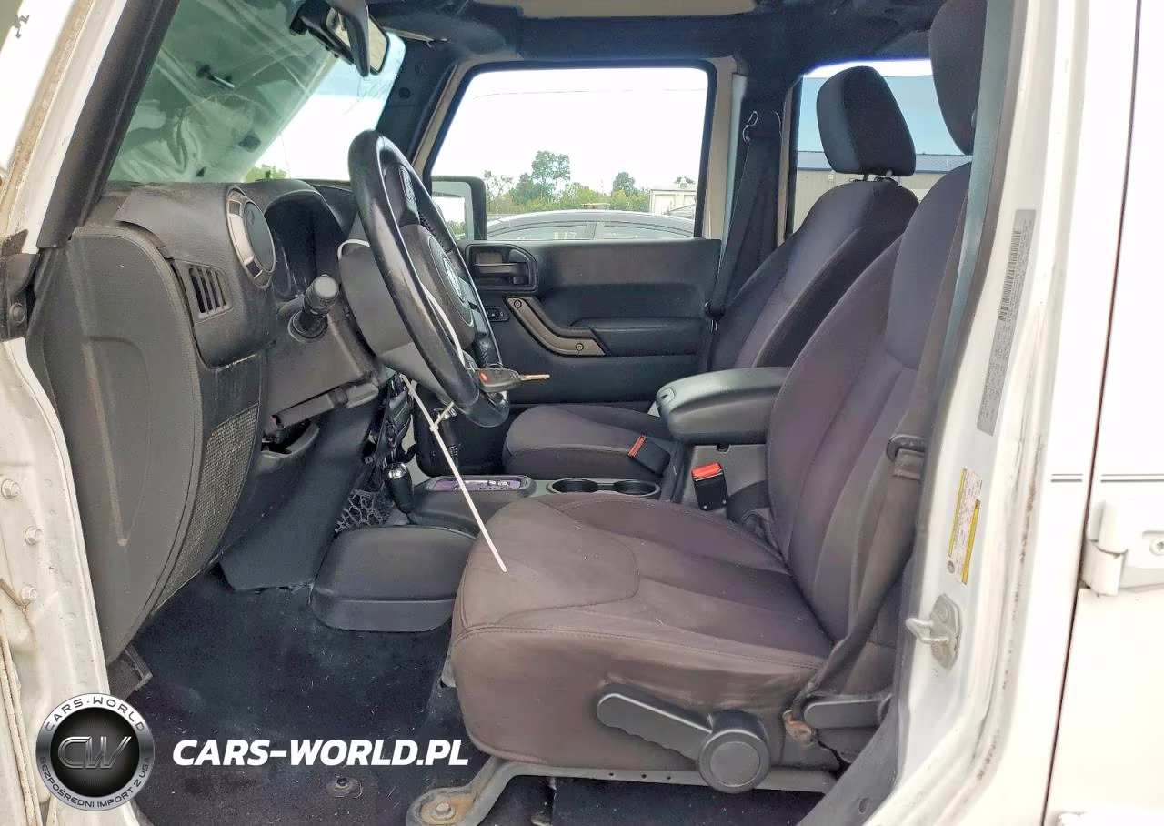 2015 Jeep Wrangler Unlimited Sport VIN:1C4HJWDG8FL528662 - 7